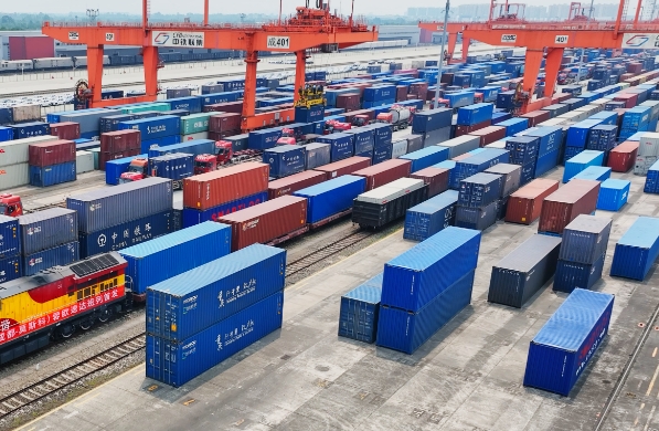 干散貨船運(yùn)運(yùn)費(fèi)是連接全球貿(mào)易重要紐帶，價(jià)格變動(dòng)牽動(dòng)無(wú)數(shù)商家神經(jīng)